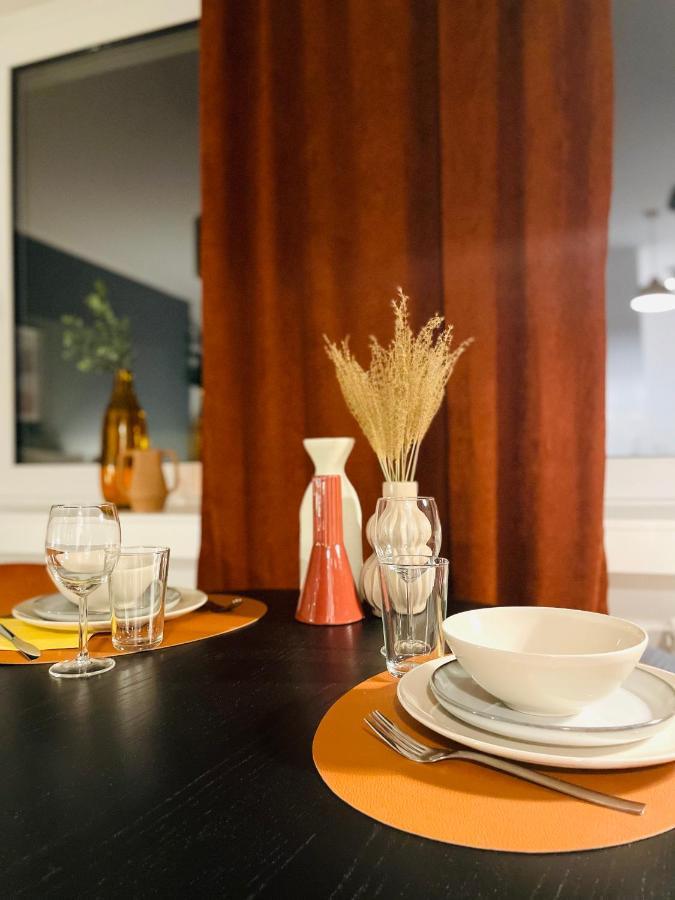 Klassen Stay - Exklusives Apartment Am Hbf - Kueche, Netflix, Kingsizebett Koblenz  Bagian luar foto