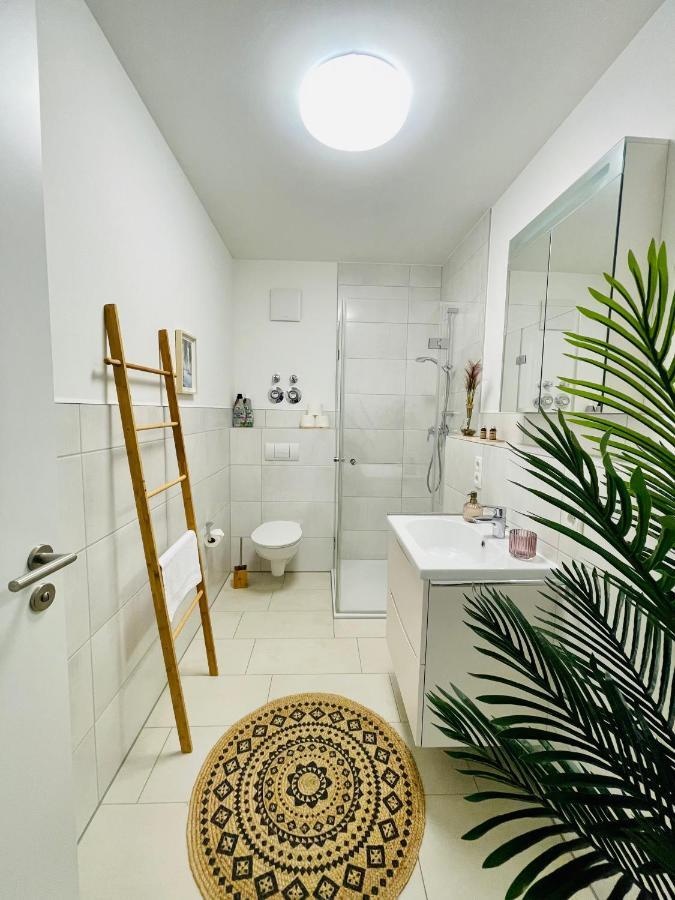 Klassen Stay - Exklusives Apartment Am Hbf - Kueche, Netflix, Kingsizebett Koblenz  Bagian luar foto