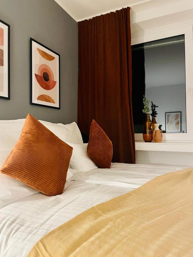 Klassen Stay - Exklusives Apartment Am Hbf - Kueche, Netflix, Kingsizebett Koblenz  Bagian luar foto